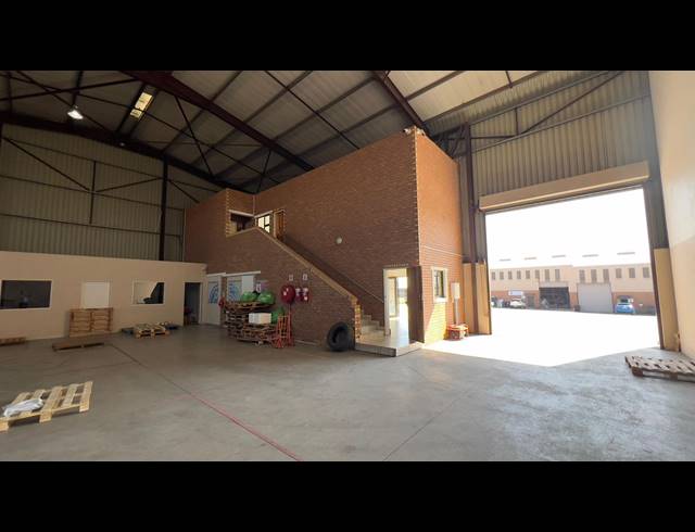 1,189M² WAREHOUSE TO LET IN AIRPORT PARK